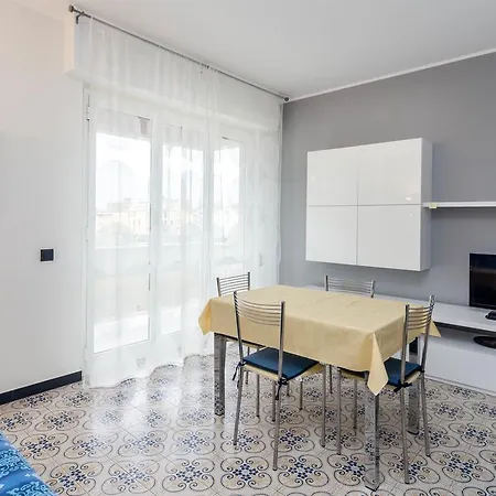 Central Sestri Flats